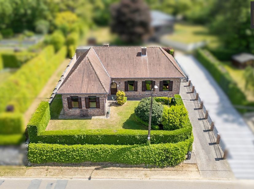 Unique Properties verkoop deze charmante en karaktervolle gelijkvloerse woning op toplocatie&lt;br /&gt;
Welkom op Steentje 26 in Aarschot  een uiterst verz