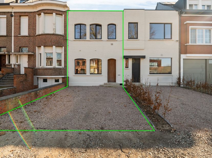 Prachtig gerenoveerde rijwoning te Lier&lt;br /&gt;
&lt;br /&gt;
Deze woning is stijlvol en met veel smaak gerenoveerd waardoor het voldoet aan de hedendaagse nor