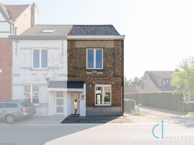 Op te frissen woning te koop in het centrum van Lochristi met een vlotte verbinding naar invalswegen en openbaar vervoer! &lt;br /&gt;
Het huis is instapkla