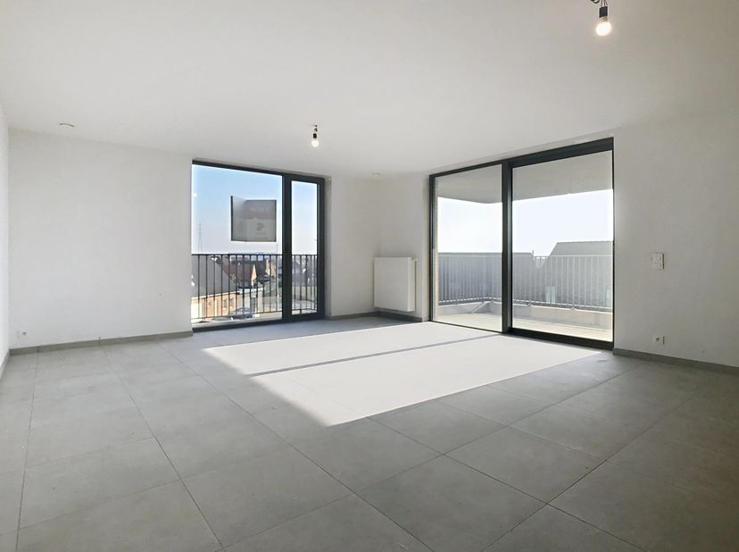 Le moyen le plus rapide pour visiter cet appartement? Demandez votre visite via le bouton rouge de notre site Web (www.dewaele.com) et vous serez cont