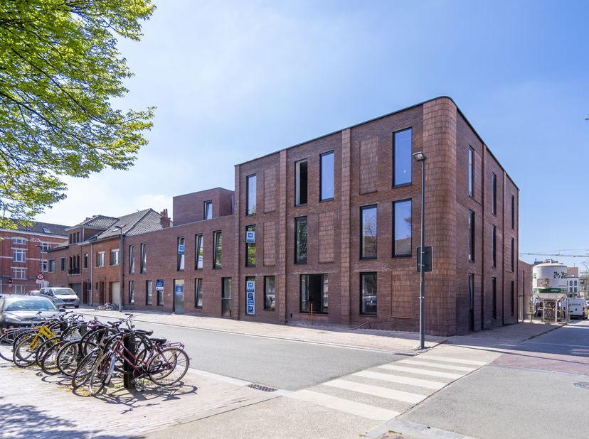 Gelegen in het centrum van Kortrijk, aan het Volksplein, vindt u deze kleinschalige Residentie Lafo. Dit nieuwbouwproject bestaat uit slechts 6 appart
