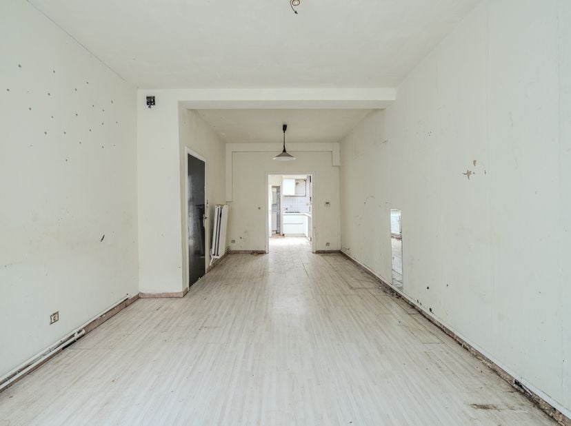 Cette maison à vendre, située le long de la rue Goedheidstraat à Ostende, constitue une excellente base pour réaliser la maison de vos rêves. Projet i