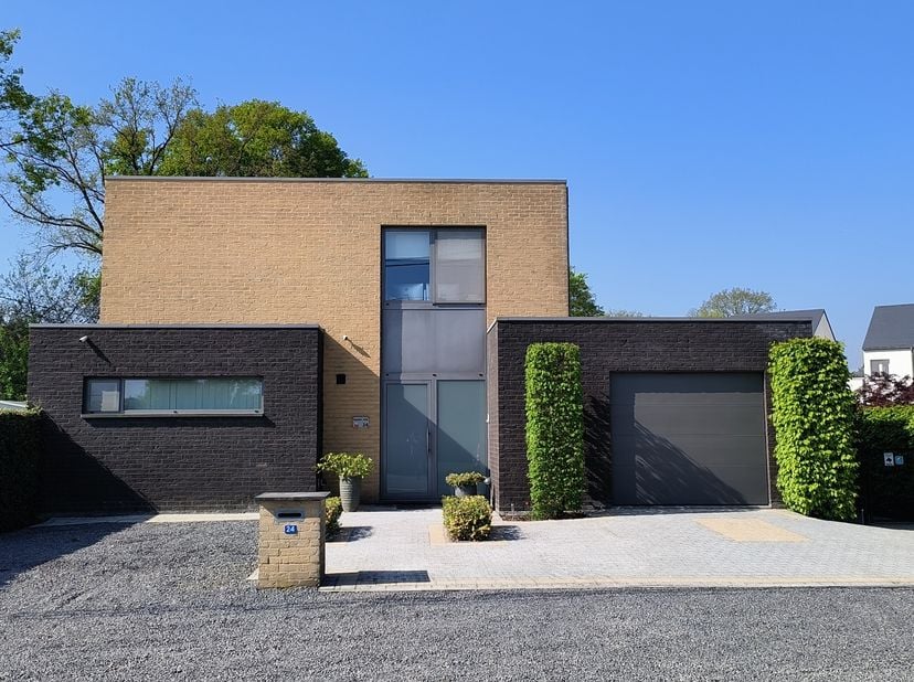 PRACHTIG ONDERHOUDEN VRIJSTAANDE WONING IN HET GROENSTE SNOEPJE VAN VLAANDEREN&lt;br /&gt;
Deze zeer ruime en energiezuinige vrijstaande woning is gelegen i