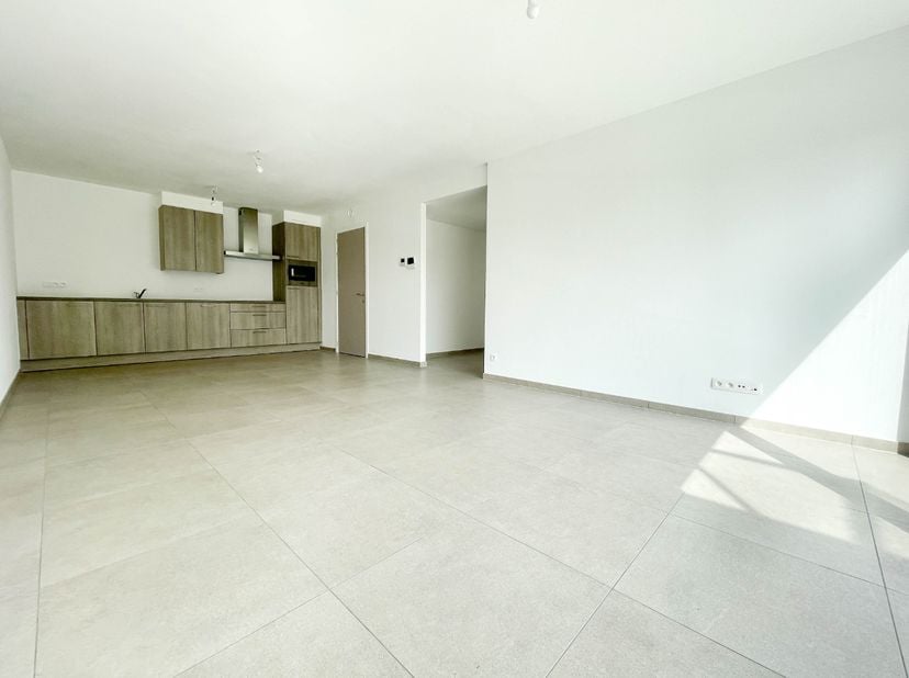 Superbe appartement dans la résidence &quot;La Coquinie&quot; . &lt;br /&gt;
&lt;br /&gt;
Celui-ci se compose comme suit : &lt;br /&gt;
&lt;br /&gt;
-Spacieux hall d&#039;entrée&lt;br /&gt;
-Gran