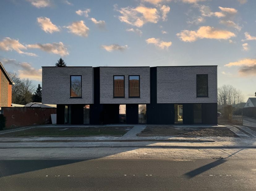 Meer info of plannen van de woningen? 09 279 11 22 of info@centeroffice.be&lt;br /&gt;
&lt;br /&gt;
3 BEN nieuwbouwwoningen ontworpen door architect Peter Cattoir
