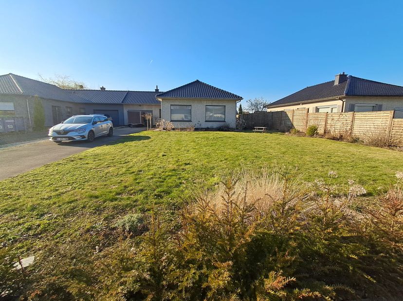 Maison rénovée prête à emménager avec 3 chambres, jardin et garage&lt;br /&gt;
&lt;br /&gt;
Située dans un quartier résidentiel calme et convivial pour les famill