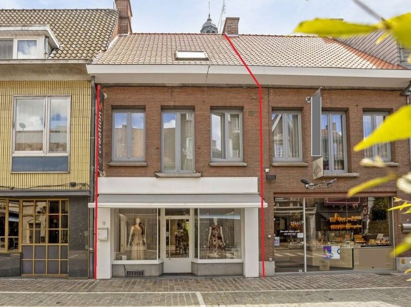 Le bâtiment n&#039;est disponible que sous forme de pop-up! &lt;br /&gt;
Le bâtiment offre la possibilité de combiner vie et travail, ou de le meubler entièremen