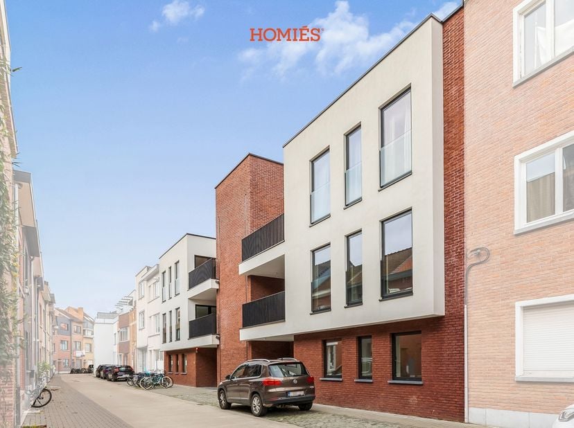 In het nieuwbouwproject Felix, op slechts 2 minuten van het centrum van Leuven, zijn ondergrondse autostaanplaatsen te koop. Deze parkeerplaatsen bevi
