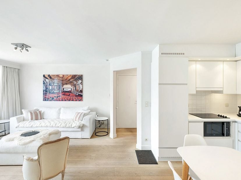 Cet appartement d&#039;une chambre à coucher, meublé avec style et prêt à l&#039;emploi, est situé dans une résidence bien entretenue et constitue votre résiden