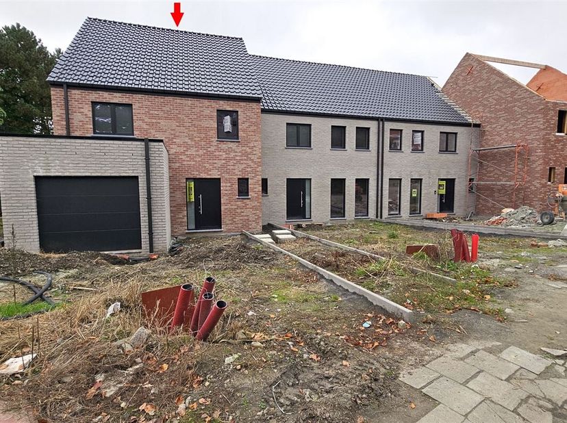 Prix: 170.000 euros y compris les frais d&#039;agence et HORS TVA 21 % et frais divers. &lt;br /&gt;
Reste deux maisons dans ce &lt;br /&gt;
projet de 4 maisons vendue