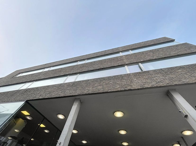 Ontdek residentie Ramen, een centraal gelegen kantoorgebouw in het bruisende hart van Gent. Op de tweede en derde verdieping van dit  gebouw bevinden