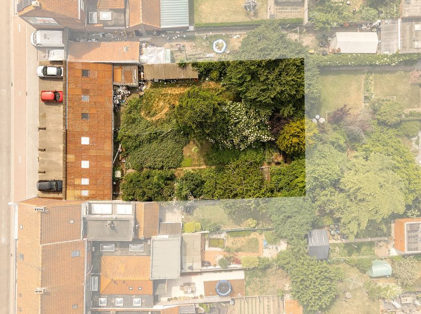Ce terrain à bâtir spacieux et bien situé de pas moins de 798 m² se trouve dans un quartier résidentiel calme de Harelbeke et offre de nombreuses poss