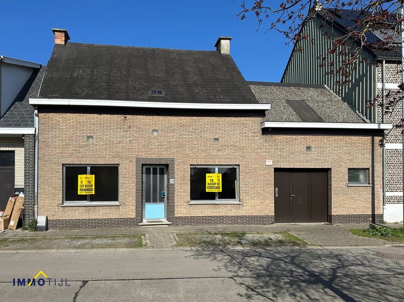 Deze woning, gelegen in een rustige straat nabij het centrum van Gijzegem, biedt een ideale combinatie van een rustige omgeving en een vlotte bereikba