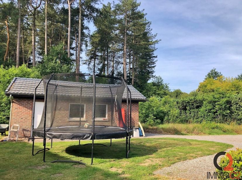 Voor meer info, 360° en foto&#039;s, surf naar www.immo-c2.be&lt;br /&gt;
Nabij het centrum gelegen laagbouwwoning (OB) op een mooi perceel van 13A en 55CA.&lt;br /