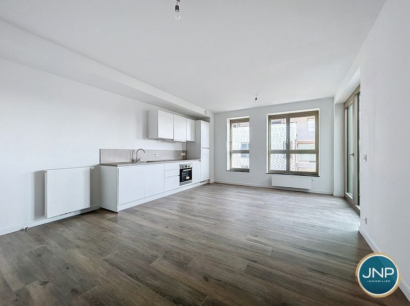 JNP Immobilier a le plaisir de vous présenter cet appartement basse énergie neuf situé dans le nouvel éco-quartier en bord de Meuse à Liège. Moderne e