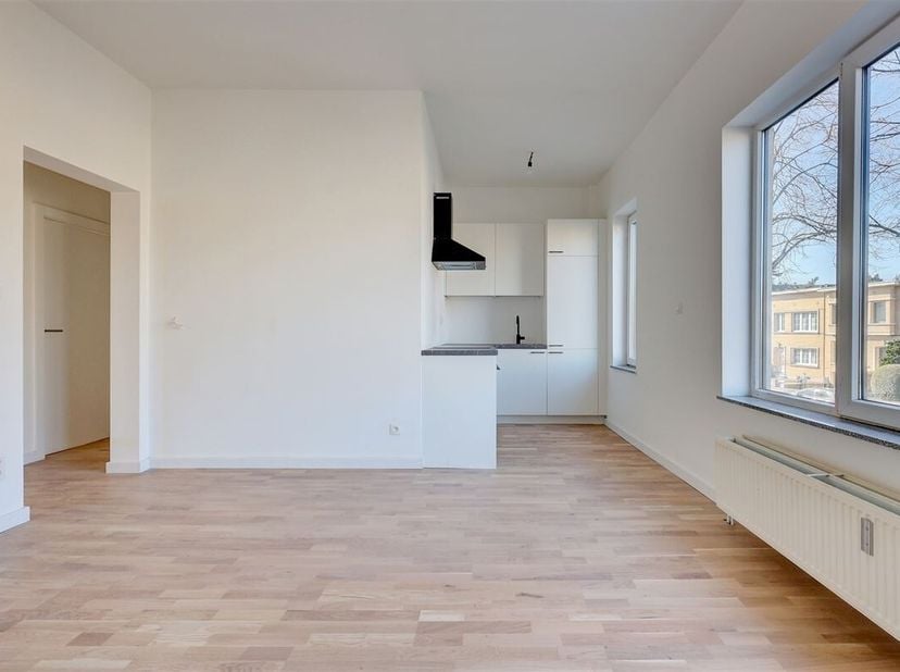 Cet immeuble de 4 appartements est à vendre dans la Dennenlaan à Wilrijk. Le centre de Wilrijk, le parc Den Brandt, le Middelheim, divers magasins et