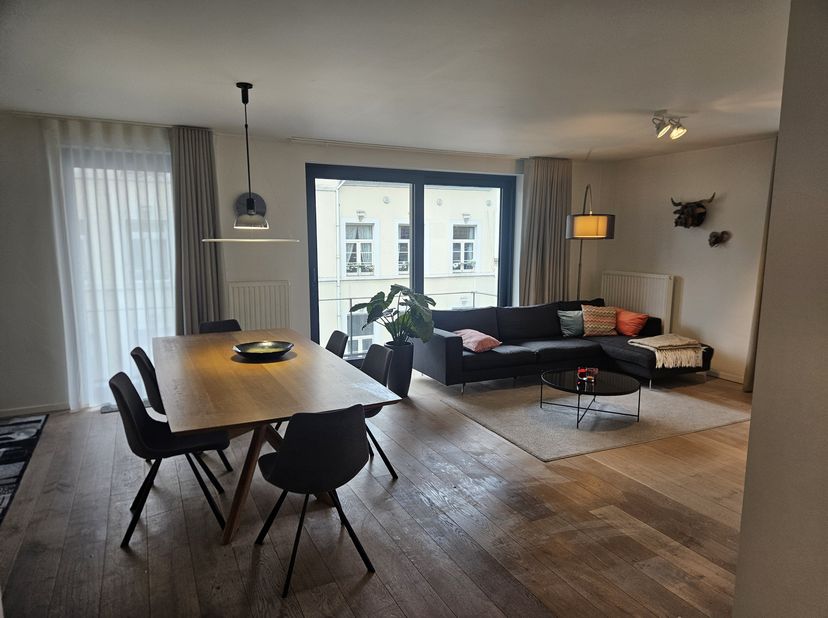 Prachtig 3 slaapkamer appartement 119m  terras - kelder&lt;br /&gt;
Dit moderne extra ruim appartement, Residentie The Squares , opgeleverd in 2017, biedt e