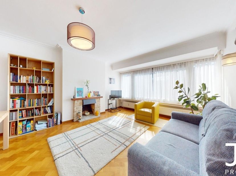 Découvrez ce lumineux et spacieux appartement à vendre, idéalement situé à proximité du Parc de Woluwe et du quartier Chant d&#039;Oiseau. Situé à l&#039;avant-