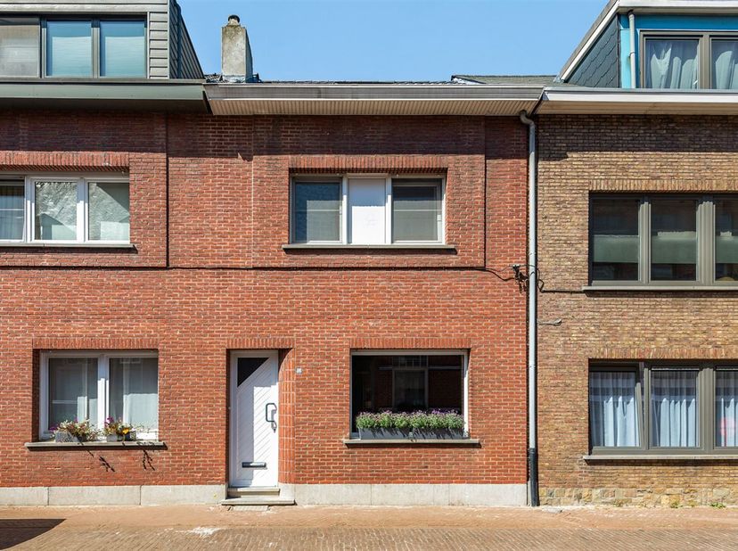 Prachtige ééngezinswoning met 3/4 slaapkamers, 2 Badkamers, aangelegde tuin en garage op rustige locatie in Kontich! &lt;br /&gt;
Ligging: Gelegen op toploc
