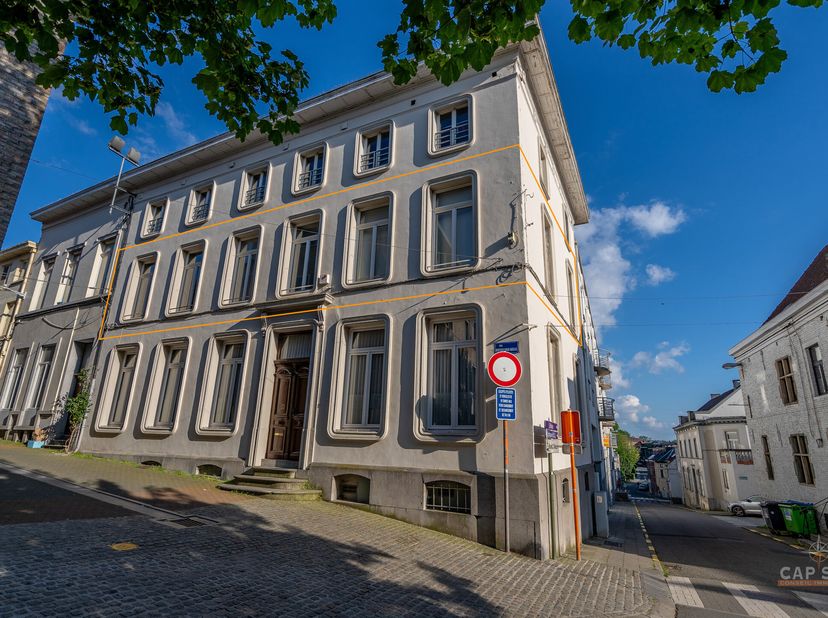 Braine-l&#039;Alleud - En plein centre ville, à proximité de toutes facilités (gare, commerces, restaurants, écoles, transports,...), dans un immeuble clas