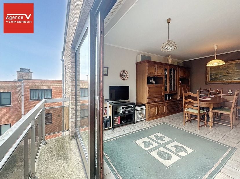 Dit aangenaam en goed ingedeeld 1-slkr appartement bevindt zich op de 2de verdieping van de rustige residentie Concorde dewelke zich naast het bescher