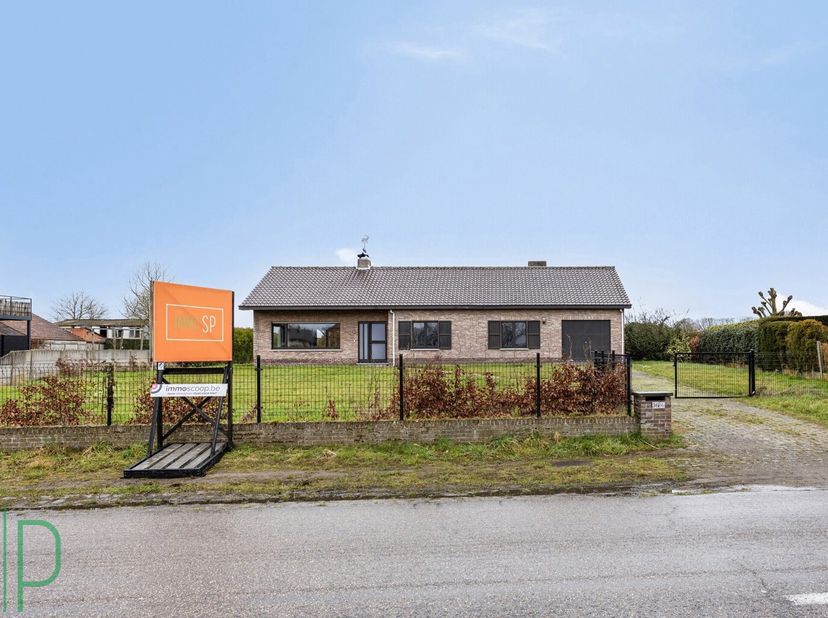 Te renoveren charmante woning op TOP locatie in Geel.&lt;br /&gt;
Deze charmante woning, gelegen op een TOP locatie in Geel, biedt ontzettend veel potentiee