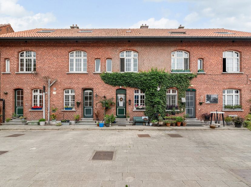5 woningen gelegen in de oude Rijkswachtkazerne op ca. 1520m² te Meerle!&lt;br /&gt;
KENMERKEN:&lt;br /&gt;
- 5 woningen van ca. 126m²&lt;br /&gt;
- 2 - 3 slaapkamers&lt;b