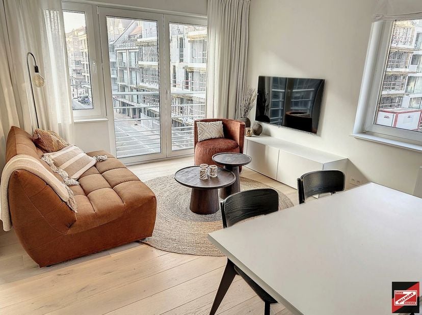 Luxueus gerenoveerd appartement gelegen in de directe omgeving van het Rubensplein en op wandelafstand van het strand.