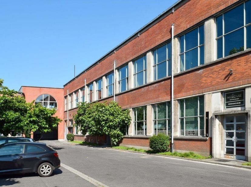 188m² kantoorruimte te huur op zolderverdieping (+2)&lt;br /&gt;
Ligging: in voormalige textielfabriek aan de voorhaven in Gent, vlot bereikbaar via R4 en h
