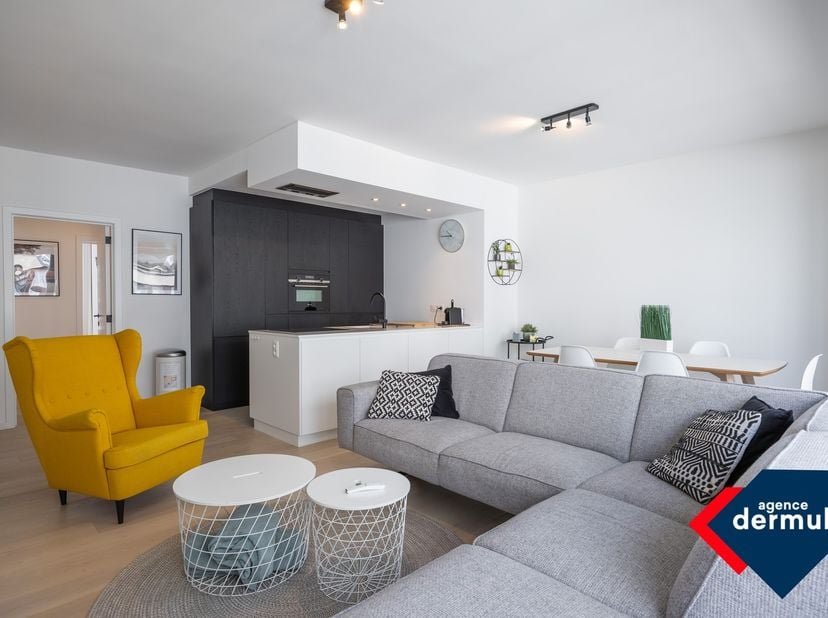 À la recherche d’un appartement prêt à emménager à la mer? Découvrez ce bel appartement rénové avec style, situé au quatrième étage de la résidence Pa
