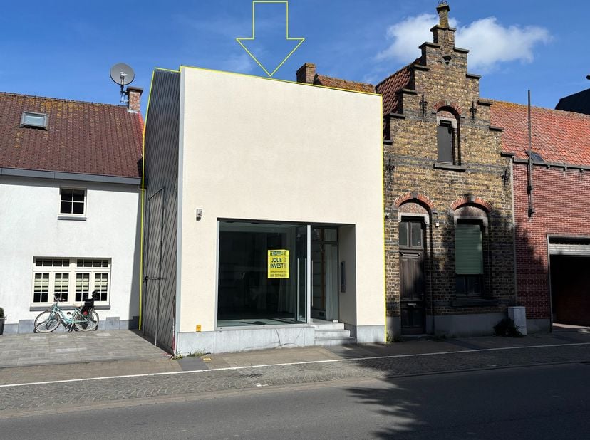 Vous recherchez un espace commercial en plein centre-ville ? Ce charmant local commercial situé au cœur d&#039;Oudenburg allie visibilité, fonctionnalité e
