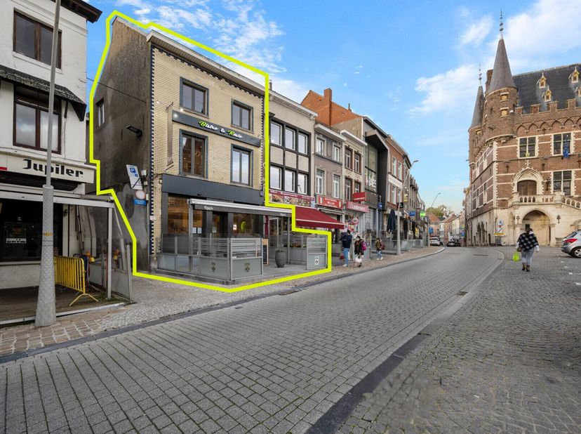 Dit instapklaar stijlvolle restaurant bevindt zich op een toeristische top lokatie van de Vlaamse Ardennen. Het pand werd in 2009 volledig gerenoveerd
