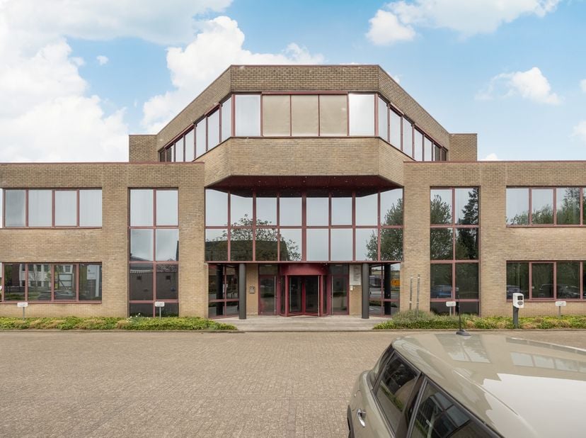 Kantoren gelegen op supercentrale ligging in Aartselaar met een vlotte bereikbaarheid.&lt;br /&gt;
&lt;br /&gt;
Kantoor geniet een totale oppervlakte van +/- 715