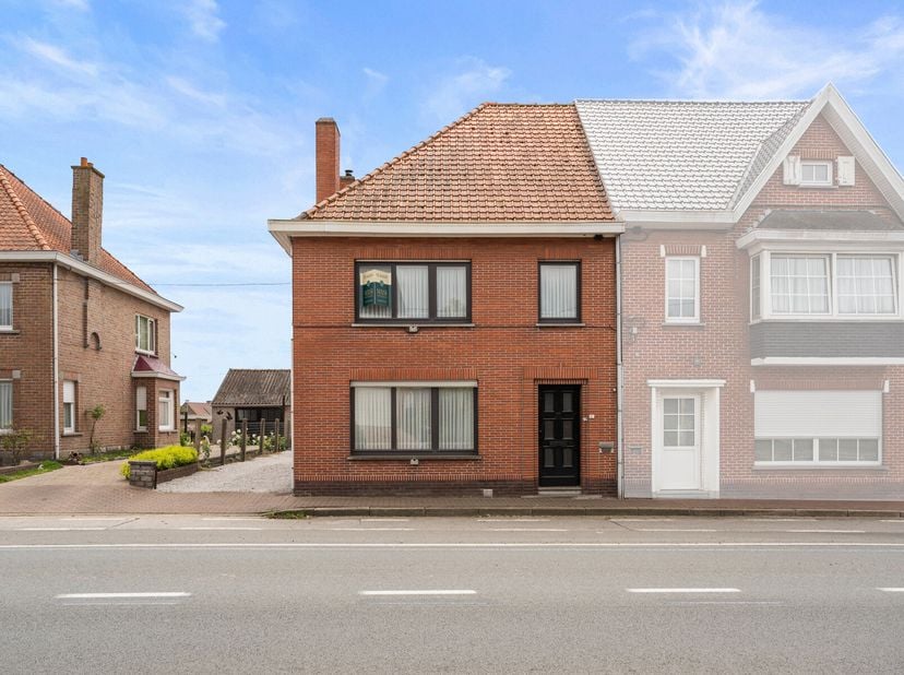 Welkom in deze gezellige halfopen bebouwing in het hart van Ursel dorp.&lt;br /&gt;
Op de benedenverdieping bevindt zich een inkomhal die toegang biedt tot