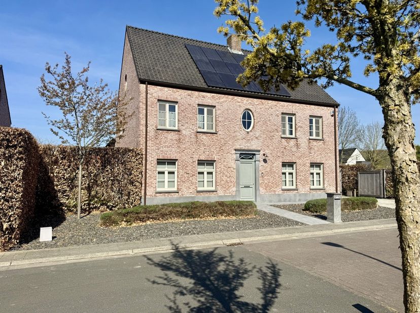 De woning kan bezocht worden na afspraak met ons kantoor. Er is hiervoor een bezoekdag voorzien op maandag 26 mei tussen 17u en 19u.&lt;br /&gt;
Welkom bij