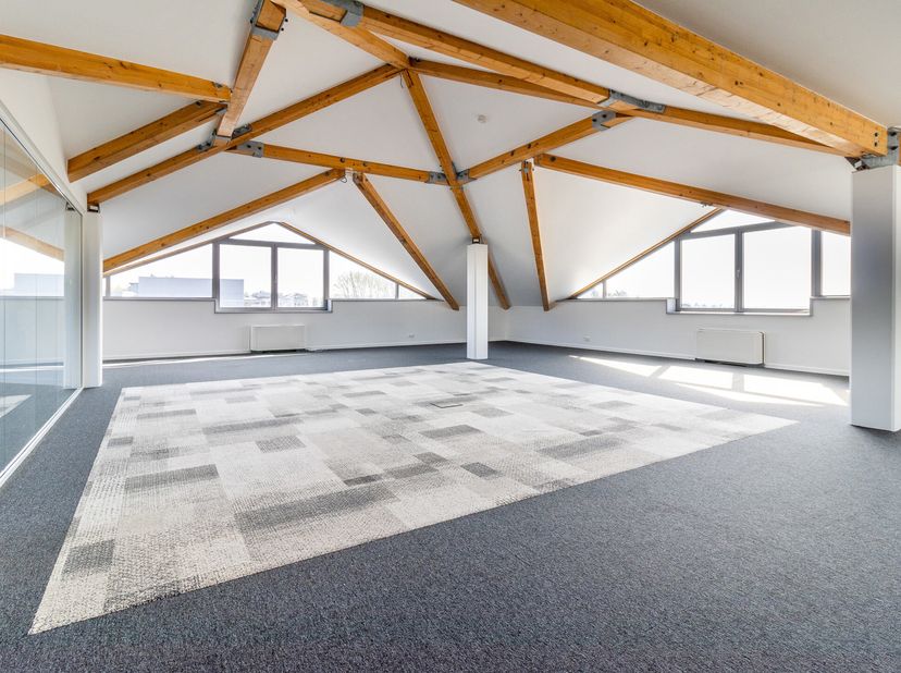 Axis Parc | Beau plateau de bureau modulable  | 203m² au dernier étage | Idéalement situé, en bordure de Louvain-la-Neuve, au bord des grands axes (E4