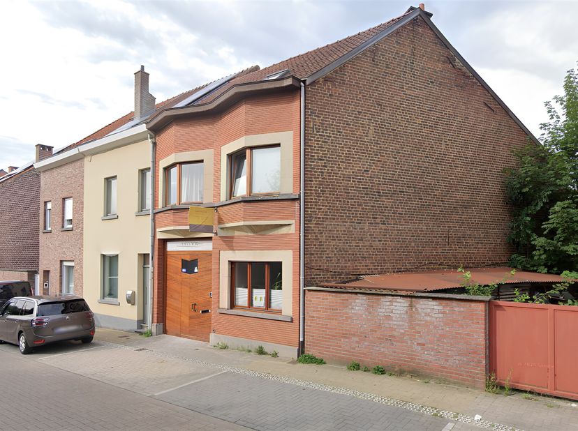 Stijlvolle woning met 4 slaapkamers, zwembad en ruime tuin - Wezembeek-Oppem &lt;br /&gt;
In een rustige en groene buurt van Wezembeek-Oppem vinden we deze