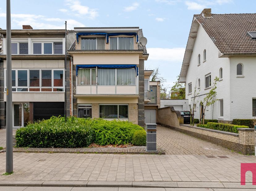 Uitzonderlijk ruime woning met praktijk- en kantoorruimtes op toplocatie in Turnhout&lt;br /&gt;
Op zoek naar een woning met karakter, ruimte én mogelijkhed