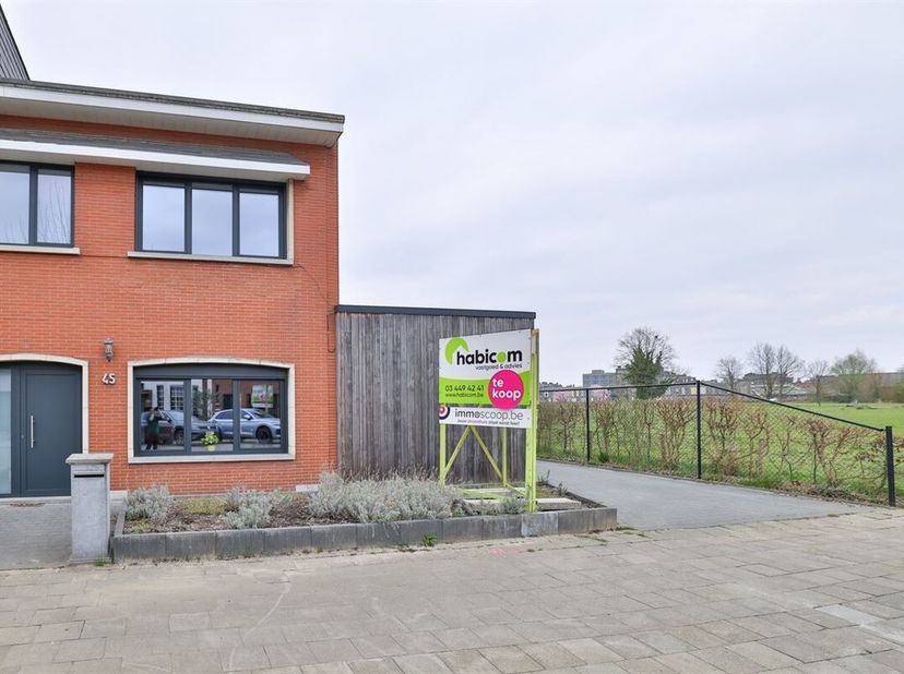 Met het park &quot;Oude God&quot; letterlijk in je achtertuin, ligt deze HOB werkelijk op een toplocatie! Naast het groene uitzicht zijn ook alle voorzieningen