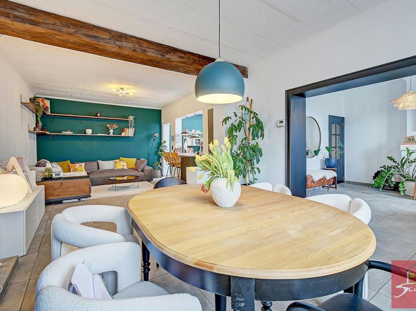 VISITE VIRTUELLES : https://my.matterport.com/show/?m=FjppBUf7heM L&#039;agence immobilière a le plaisir de vous présenter cette superbe maison rénovée en