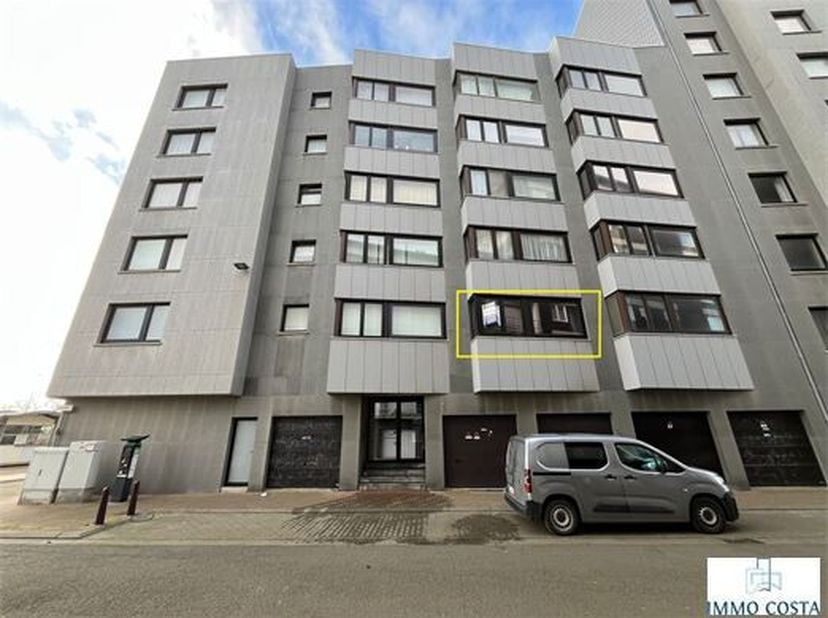Ontdek studio Majestic 1E aan de Leopoldlaan 308 in Middelkerke  een parel in een gerenoveerd gebouw met zijdelings zeezicht. Geniet van de frisse, mo
