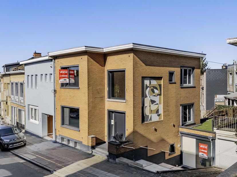 Maison polyvalente à Angleur, 3 en 1  :&lt;br /&gt;
1) Résidence familiale&lt;br /&gt;
2)  Investissement locatif :&lt;br /&gt;
Deux kots, ou appartement pour vos enfan
