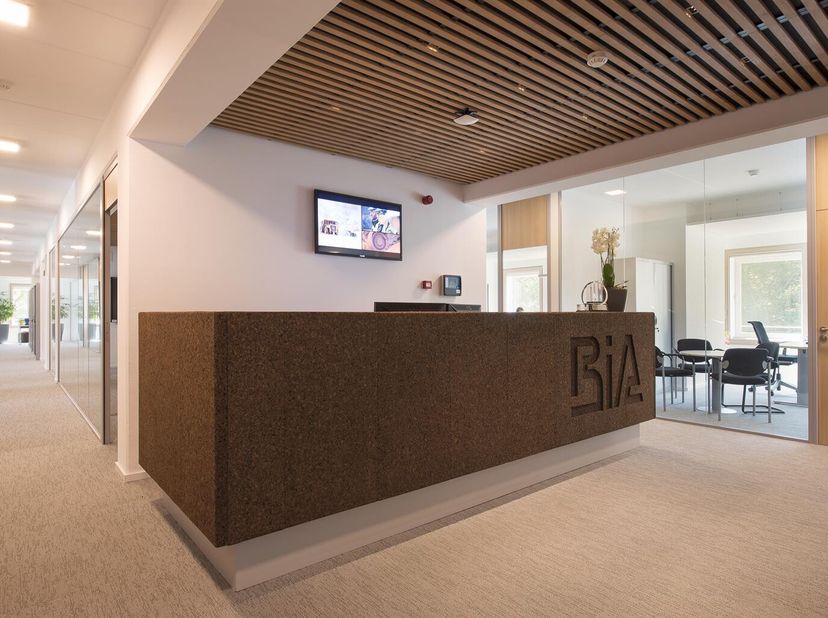 L&#039;agence immobilière Hendrix vous propose : Espaces de bureaux exceptionnels, totalement rénové avec un concept écologique unique Cradle to Cradle - z