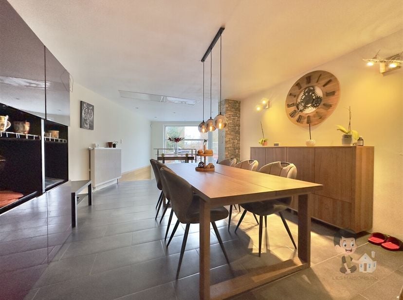 Spacieuse maison rénovée 3 chambres avec jardin et terrasse &lt;br /&gt;
Adresse : RUE SAINTE ANNE 89 CHÂTELET&lt;br /&gt;
Un cadre de vie idéal alliant modernité