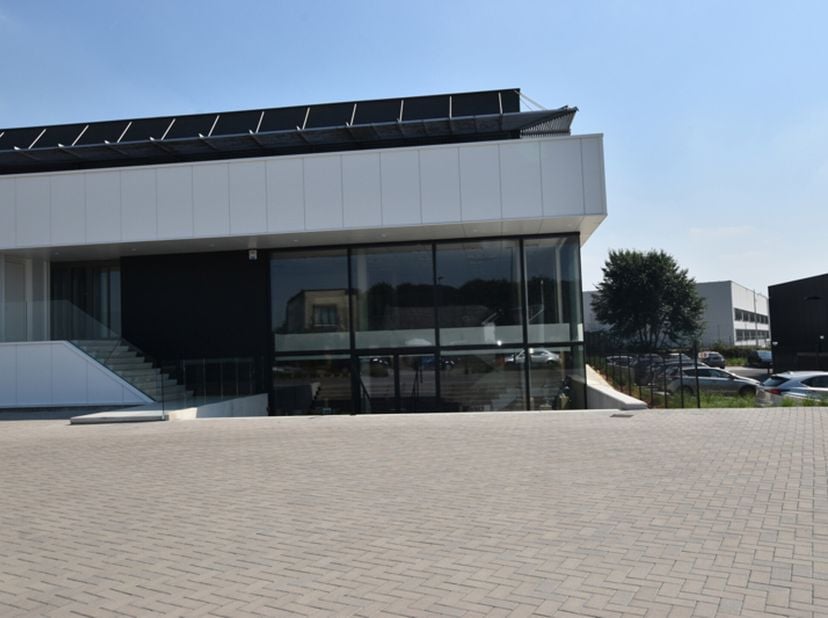 Bent u op zoek naar een kantoorruimte op een toplocatie in Zaventem? Dan is deze kantoorruimte aan de Leuvensesteenweg 474 precies wat u zoekt! Gelege