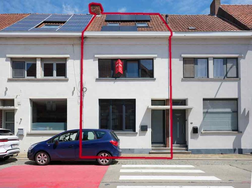 RECENT GERENOVEERDE INSTAPKLARE WONING - &lt;br /&gt;
&lt;br /&gt;
Glv: gang, woonk, open kk met zitr, wasr, wc. &lt;br /&gt;
Verd1: gang, 2 slpks, badk, wc. &lt;br /&gt;
Ver