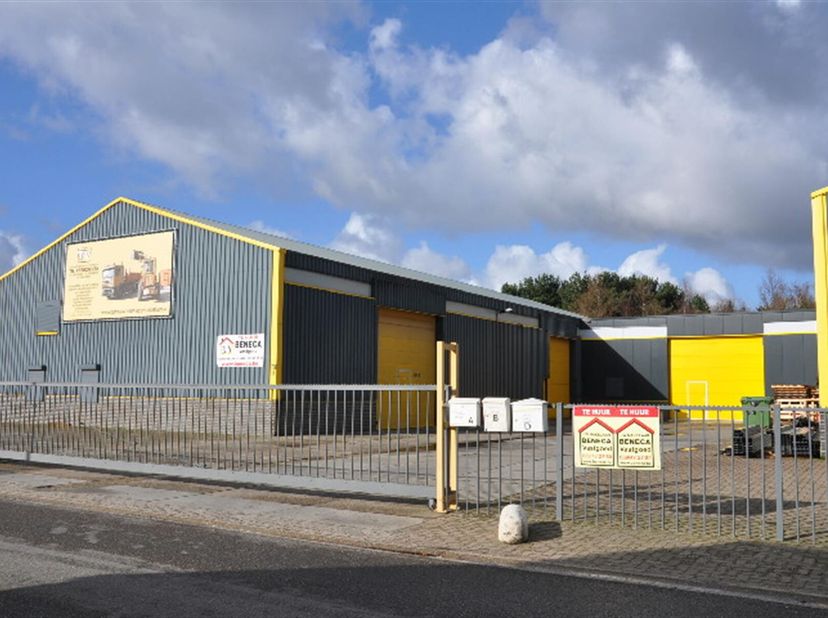 Gunstig gelegen industriehal op het industrieterrein van Molenbeersel, vlakbij de Nederlandse grens.&lt;br /&gt;
De industriehal, met een oppervlakte van 32