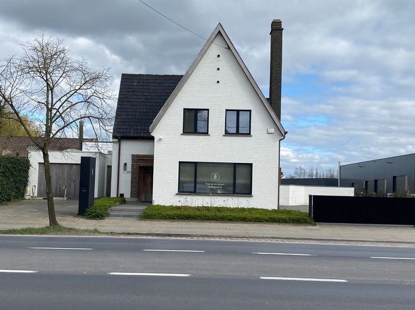 We zoeken collega&#039;s die graag willen werken vanuit een mulitdisciplinaire praktijk!&lt;br /&gt;
Er zijn momenteel een aantal afzonderlijke bureelruimtes vri