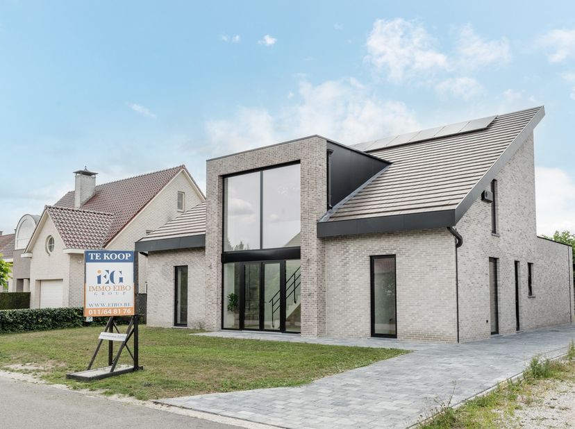 In een rustig gelegen straat op de Heide in Lommel vinden we deze prachtige villa terug op de Boldriesstraat. &lt;br /&gt;
De woning is recent afgewerkt en