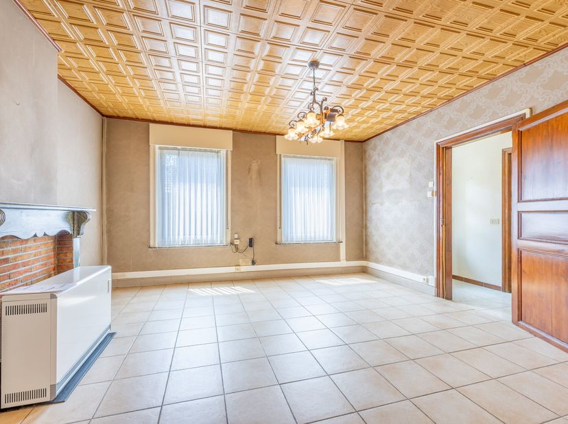 Op zoek naar een rustig gelegen te renoveren woning met 4 ruime slaapkamers en tuin nabij alle faciliteiten in het prachtige landelijke Sint-Denijs (Z